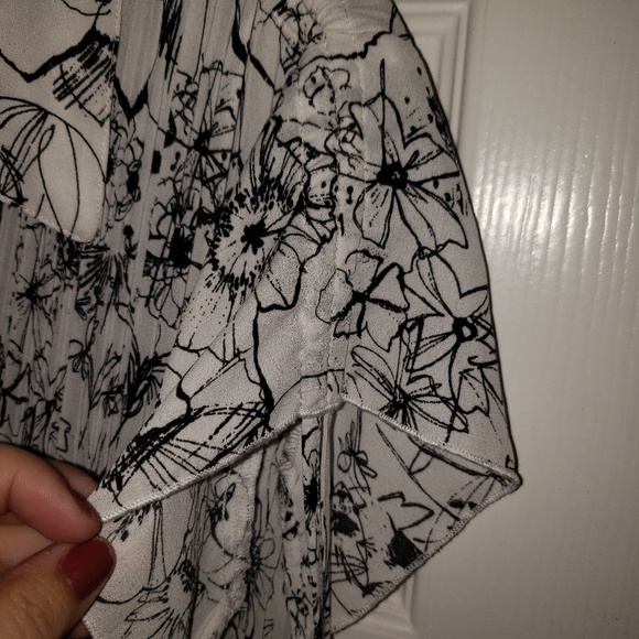 Like New Roz and Ali Black & White Top Size 1X - Picture 4 of 7